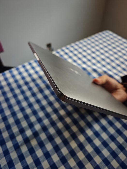 Macbook pro 2019510313339122493444