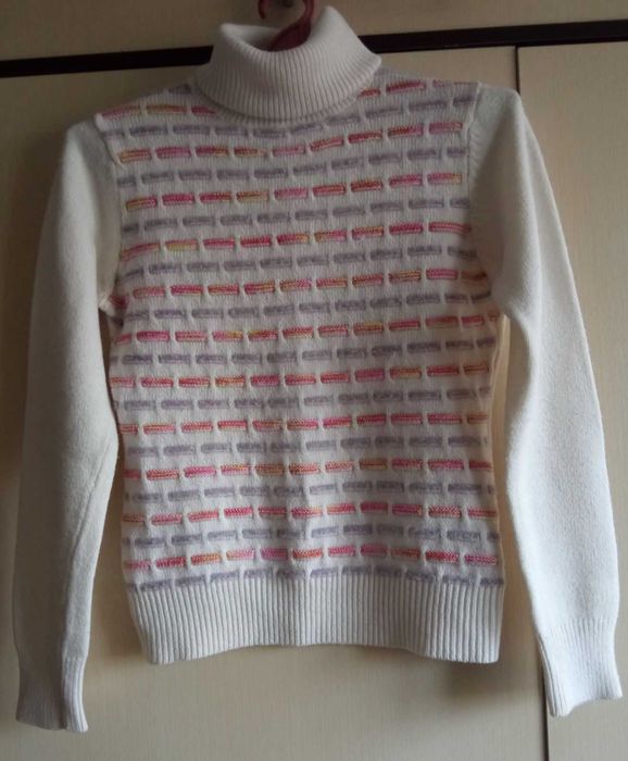 Теплый женский свитер