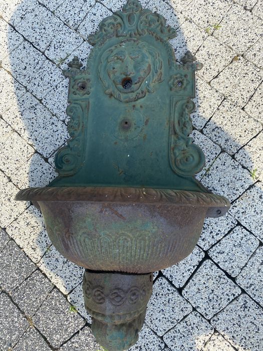 Stary żeliwny zlew ogrodowy przyścienny wodnik umywalka 20 kg