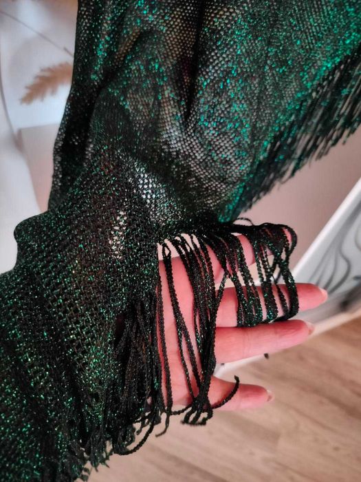 Велика косинка підійде як тренувальна для танців, або як палантін