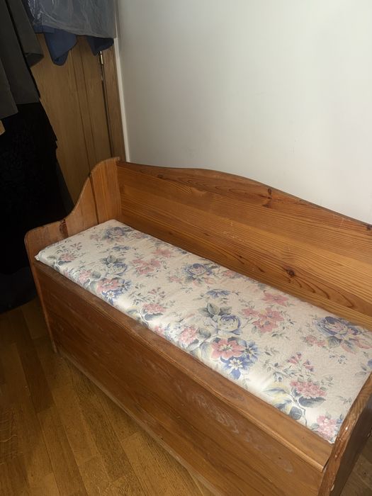 Sofá de Madeira com Tampa de Arrumação