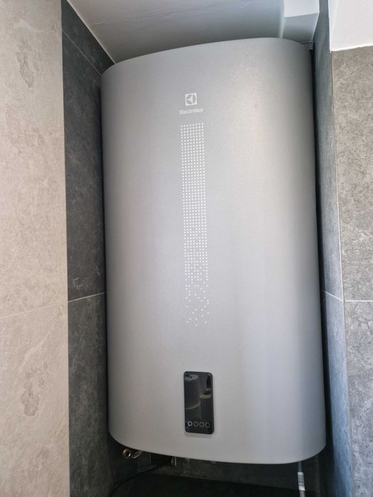 Bojler electrolux ewh 80l 2,5 roku grzeje, wyświetlacz nie działa