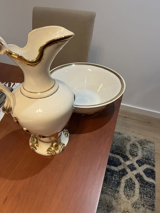 conjunto de jarro e bacia em porcelana branca portuguesa