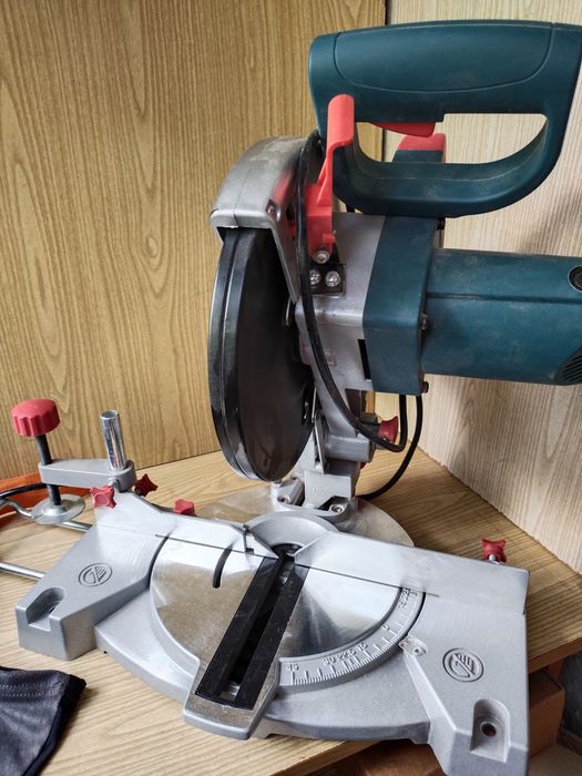 Торцовочная пила Зенит ЗТП-210/1750