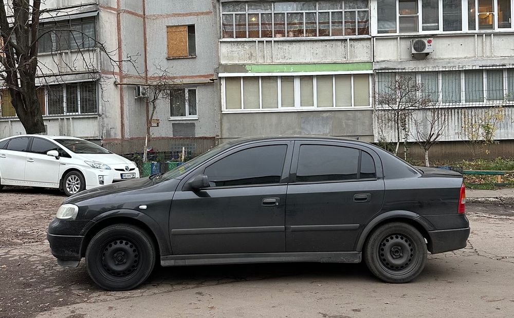 Avto Opel Astra 2008