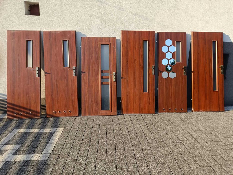 Drzwi wewnętrzne 3x80 prawe, 3x70 prawe orzech