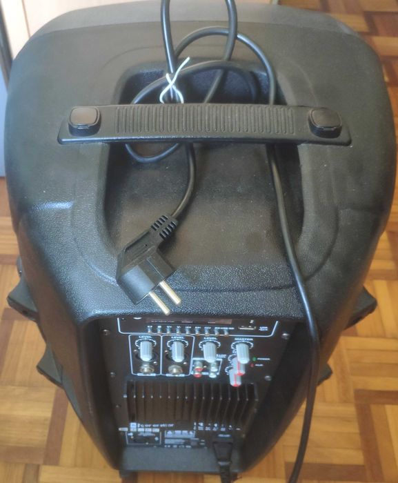 Coluna de SOM - 6oo W - Com rodas