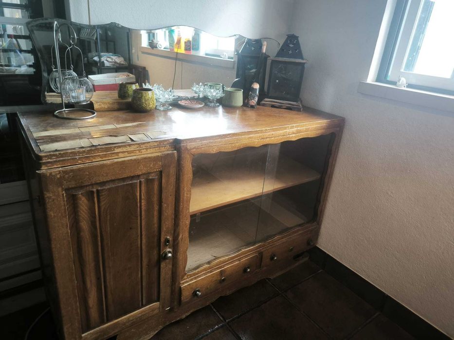 Móvel de Sala/ Aparador / Cristaleira Vintage em Madeira com Espelho
