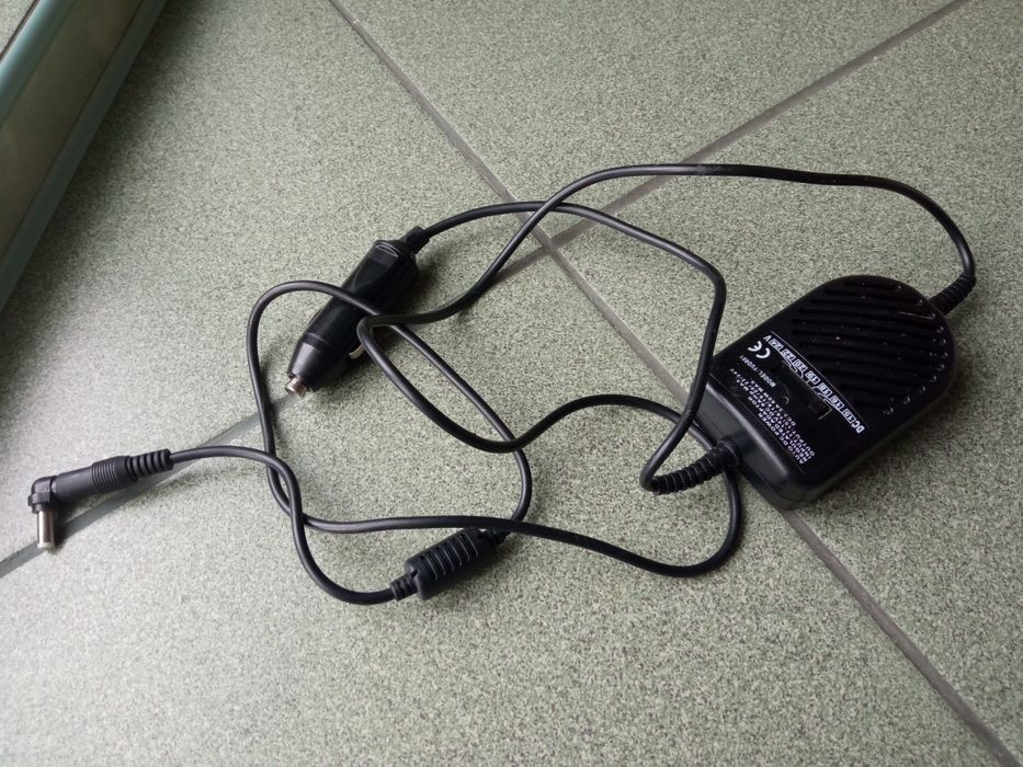 Автомобильное зарядное устройство для ноутбука