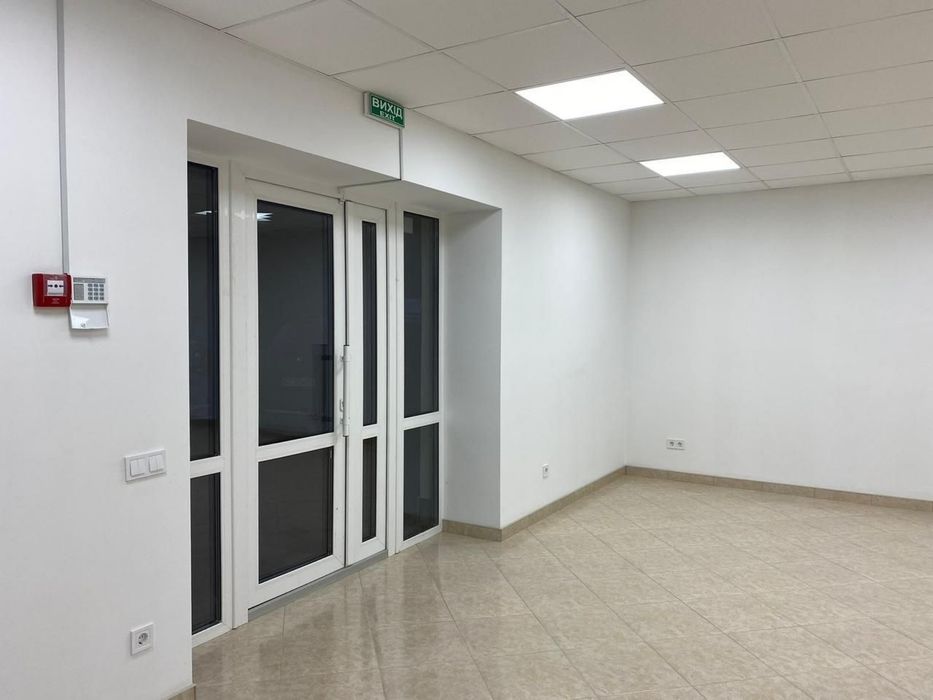 Офіс / Салон / Магазин — 56 м² з ремонтом, біля ІФНТУНГ. Карпатська 17А