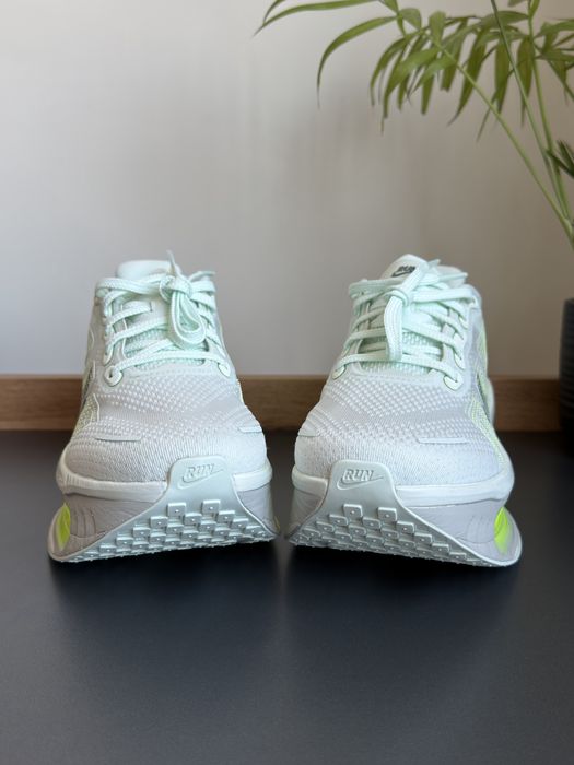 Nike Vomero Premium оригінал кросівки жіночі бігові розмір 40 (25см) нові HQ2050-300
