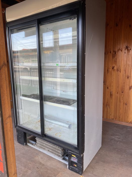 Продам холодильную ветрину, холодильник