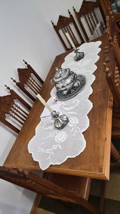 Vendo mesa de sala de jantar com cadeiras