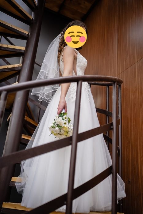 Продам весільну сукню