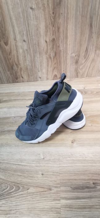 Бігові кросівки NIKE AIR HUARACHE р.40 кроссовки