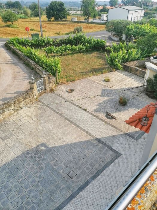 Oportunidade de investimento - Moradia inserida em lote de 14.585m2