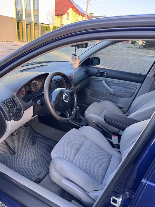 Volkswagen Golf. 4