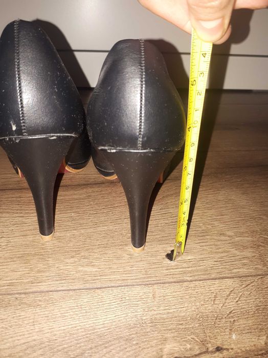 Pantofle czarne, firma krzak r 37