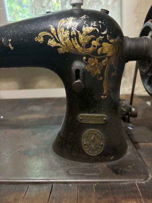 Швейная машинка со станинной singer