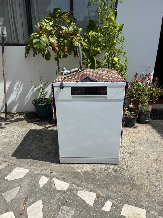 Maquina de lavar loiça com pouco uso