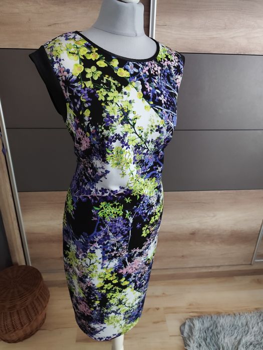 Elegancka kwiecista sukienka r.48