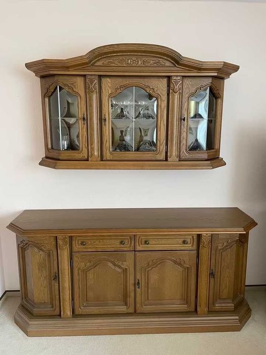 Komoda dębowa z zawieszaną witryną