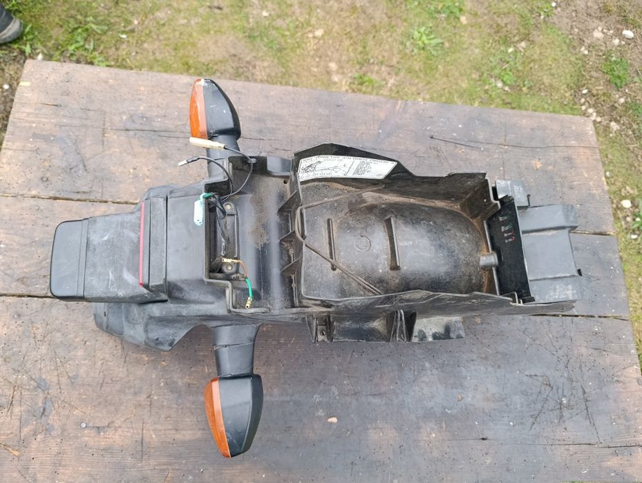 Nadkole tył Honda CBR 125 jc34 plastik mocowanie rejestracji kierunki
