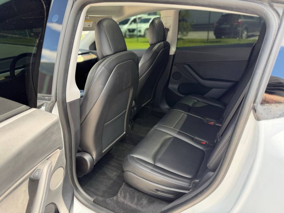 Tesla model Y 2021 года