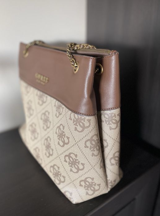 Torebka Guess z łańcuszkiem