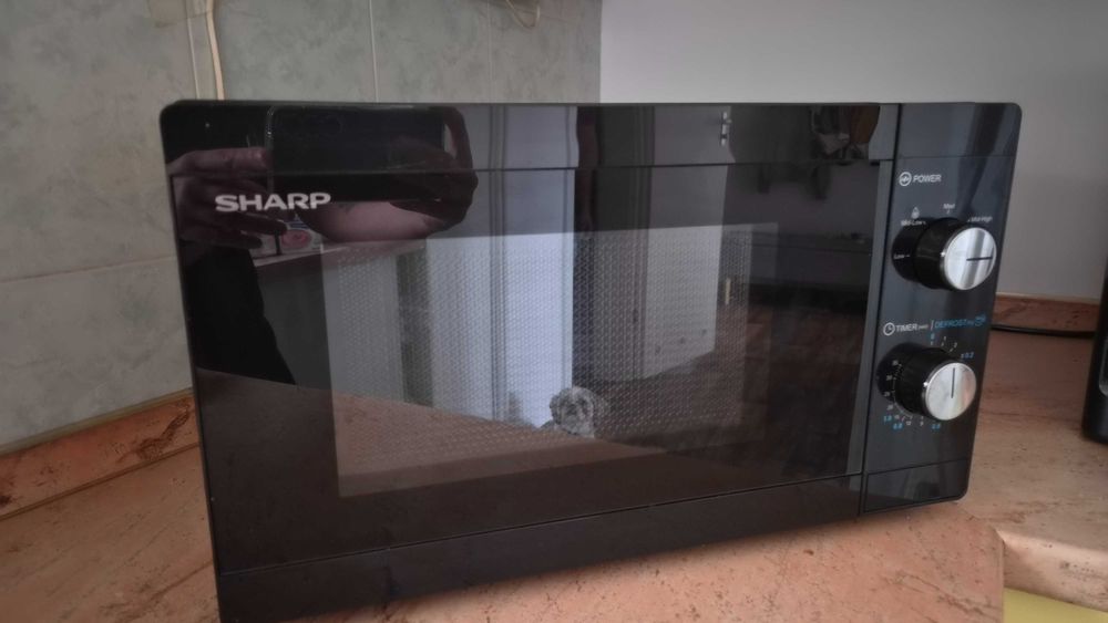 Kuchenka mikrofalowa SHARP YC-MS01E-B 800W średnica 25.5 cm pojemność 20L Czarny