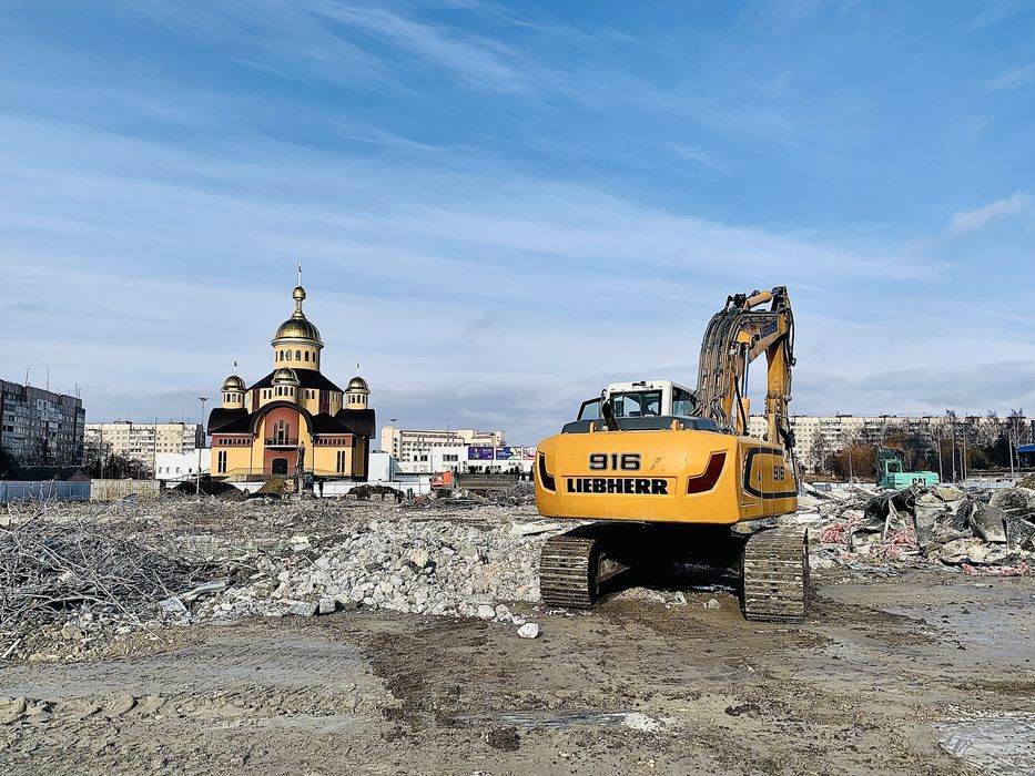 Спецтехніка: Екскаватори• Автокран• Самоскид• Гідромолот• Гідроножниці