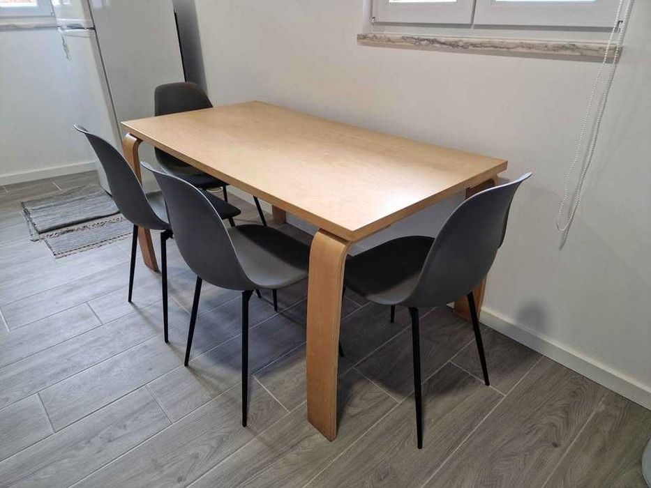Vendo Mesa Cozinha com 4 Cadeiras
