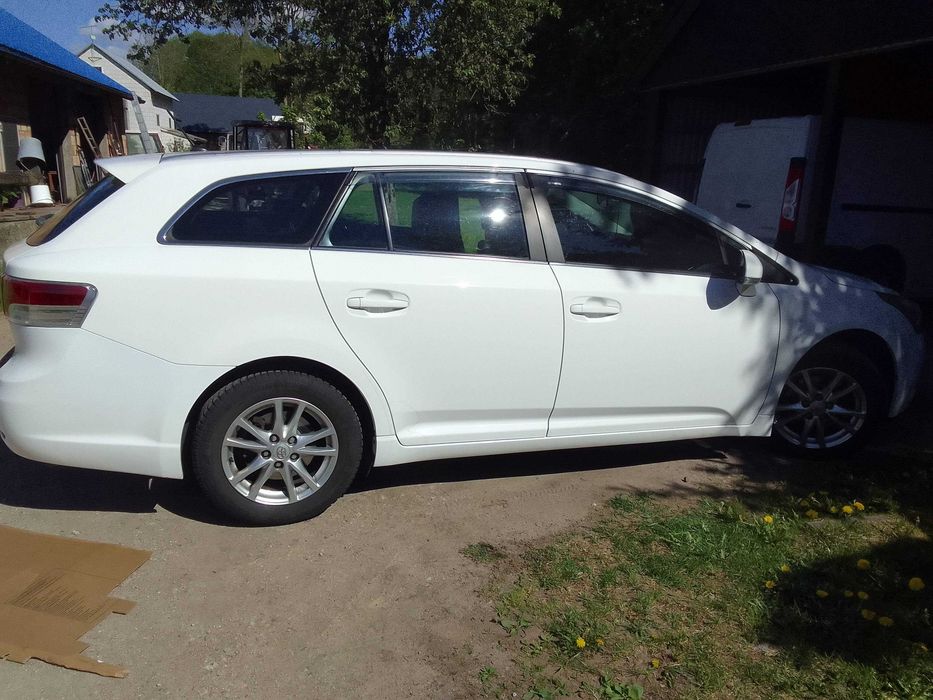 Toyota Avensis  D-4D 2,0 diesel,  kombi, ładna uśmiechnięta