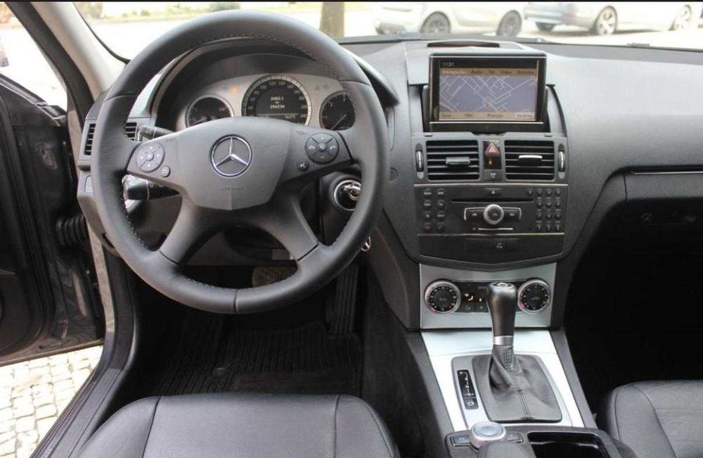 Carrinha Mercedes 220CDI Avangarde em excelente estado
