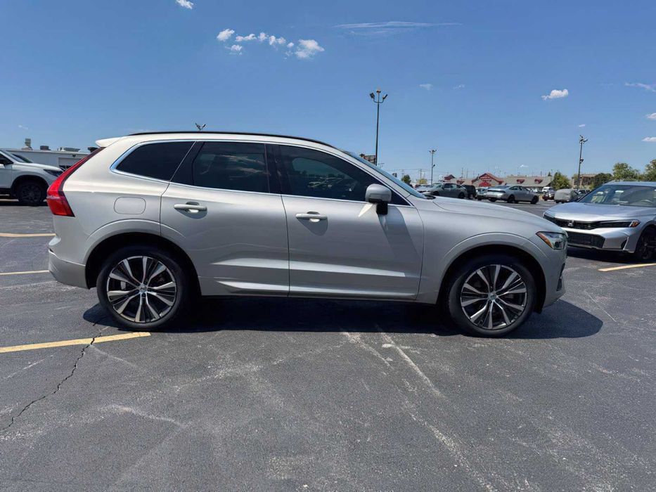 Volvo XC60 B5 Momentum      2022