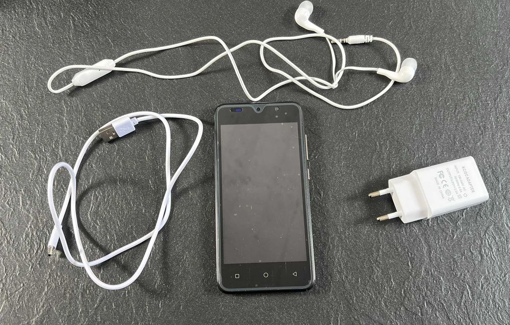 Smartfon R series 16 GB pamięci ROM/128 GB SD 9.0 Dual Sim czarny