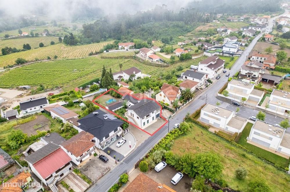 Moradia T4 com amplas áreas e elevado potencial em Mancelos