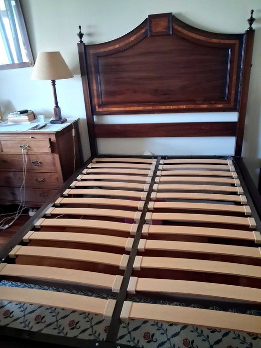 Cama D. Maria em excelente estado