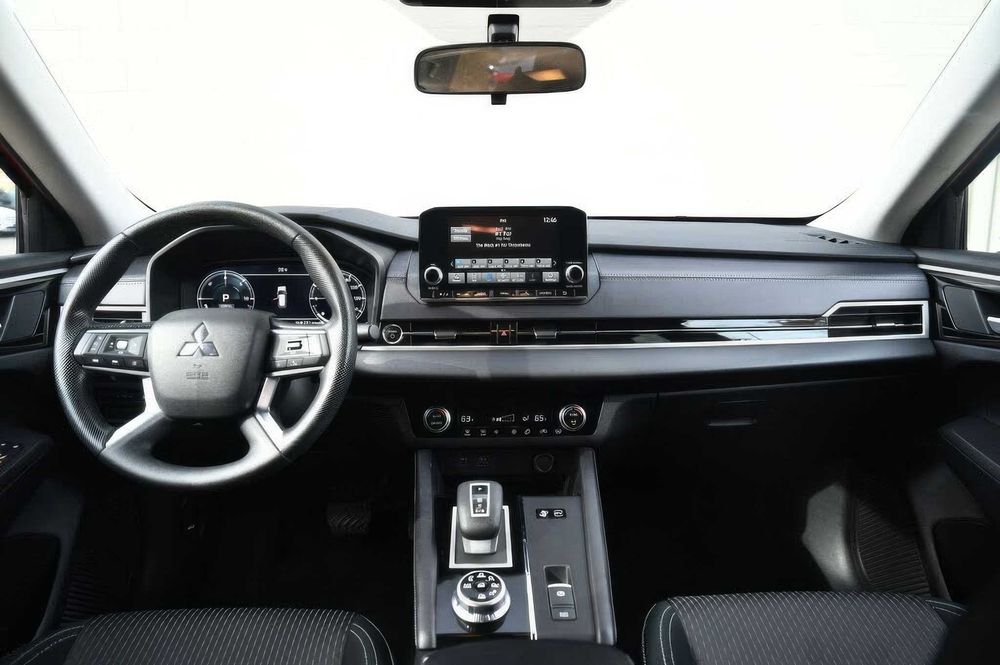 Mitsubishi Outlander PHEV SEL      2023