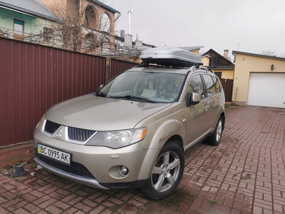 легковий автомобіль Mitsubishi Outlander XL