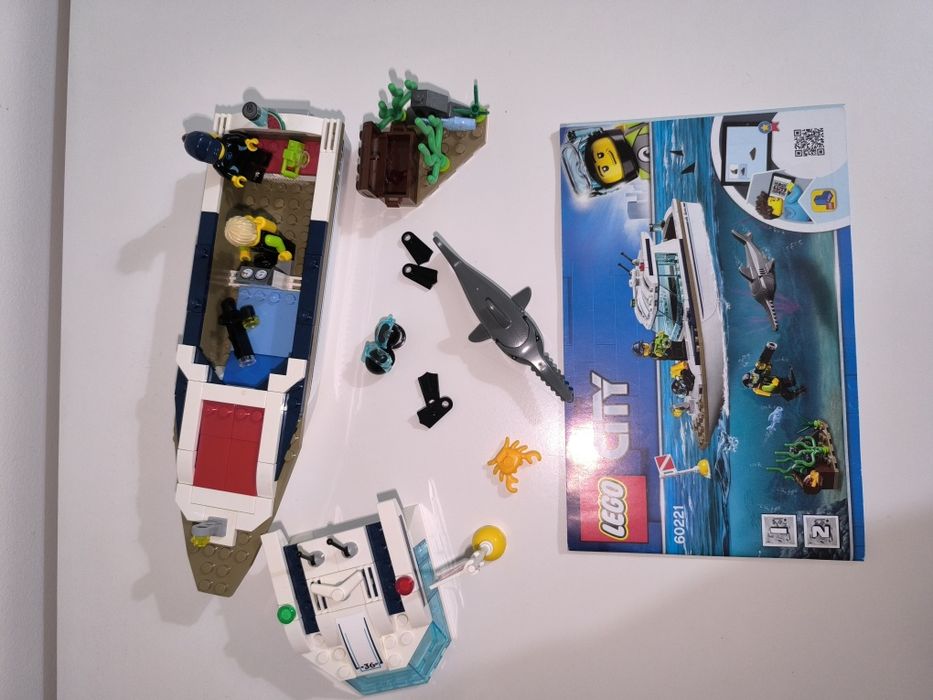 Lego city 60221 Iate de mergulho 5 anos