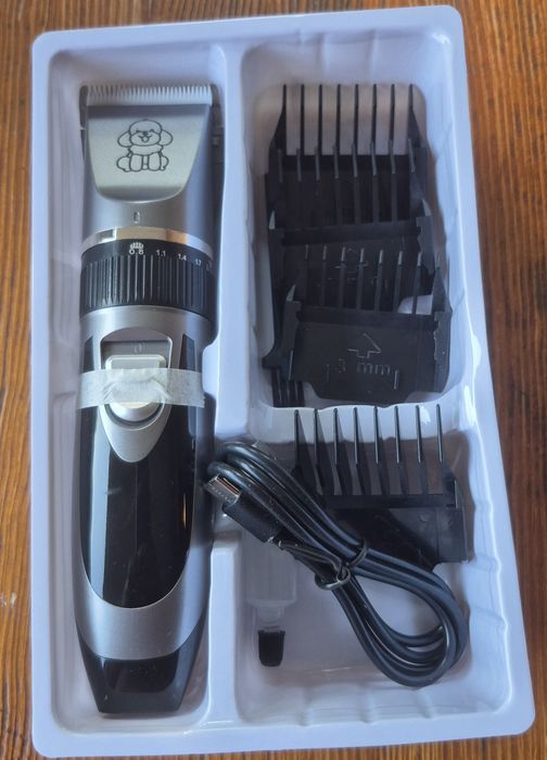 Машинка для стрижки тварин Pet Hair Trimmer! Тиха робота, керамічне лезо, 4 насадки, USB зарядка. Для собак, котів і кроликів.