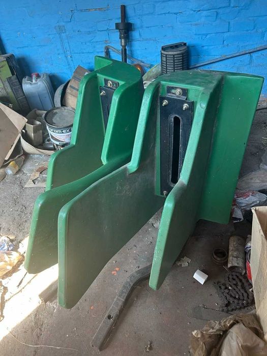Дільник (правий + лівий ) жатки John Deere Б/В   (в м. Біла Церква Київська область)
