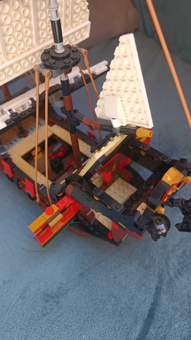 Statek LEGO z 2 masztami