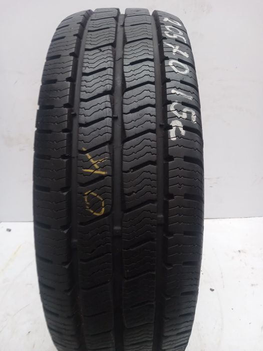 Opona zimowa 205/70R15C Barum Snovanis 3