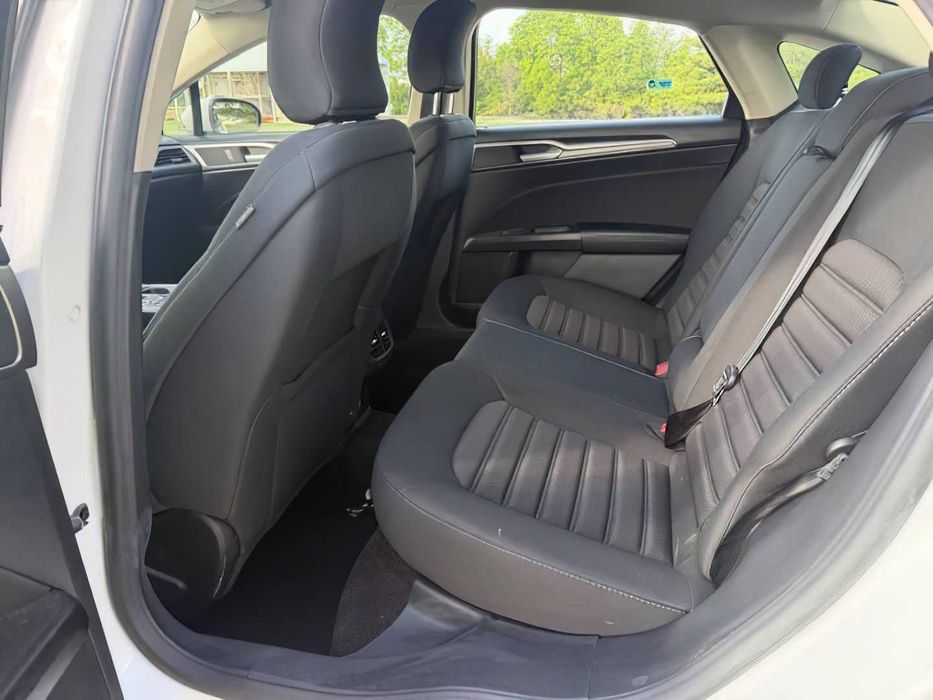 Ford Fusion Titanium Hybrid      2019