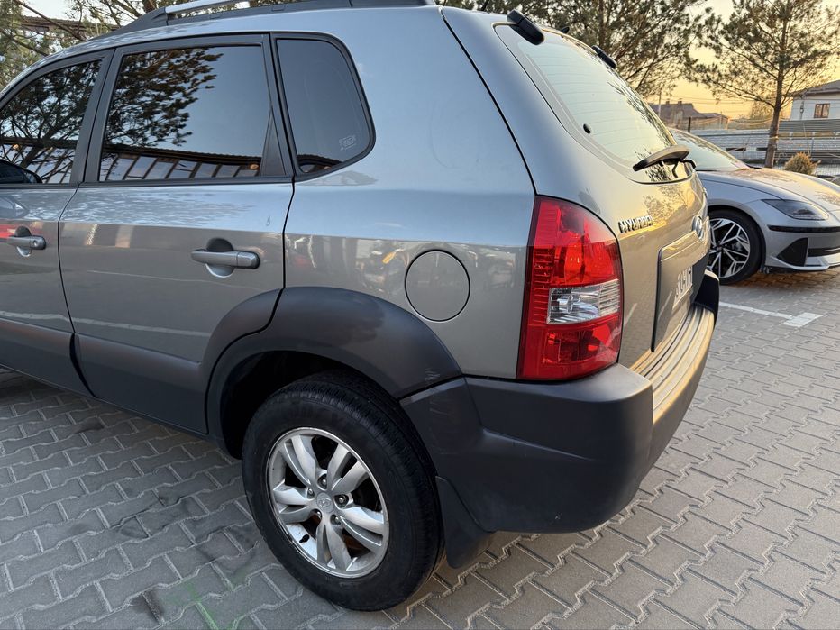 Продам хороший автомобіль Hyundai Tukson Хюндай Туксон 2012 2.0 бензин