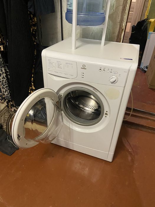 Стиральная  машина Indesit Рабочая :)