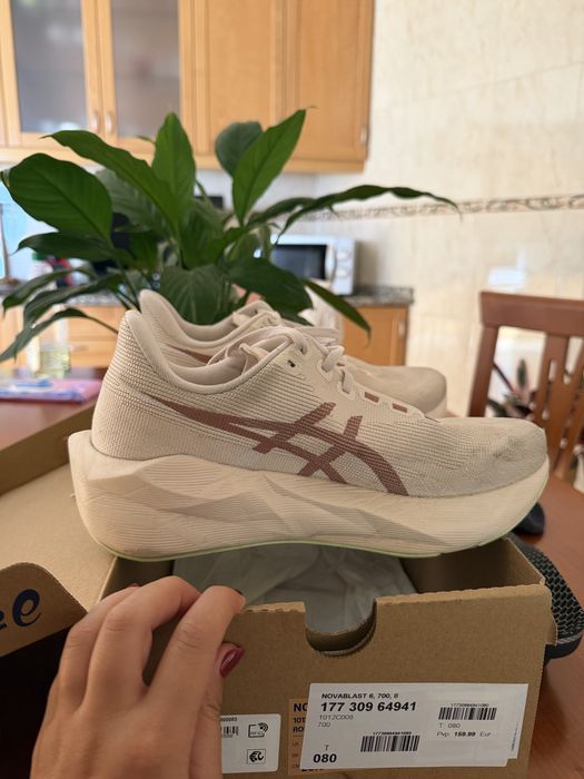 ASICS Novablast 6