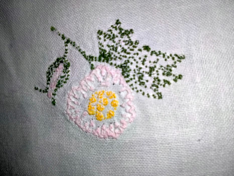 Obrus okrągły wyszywany